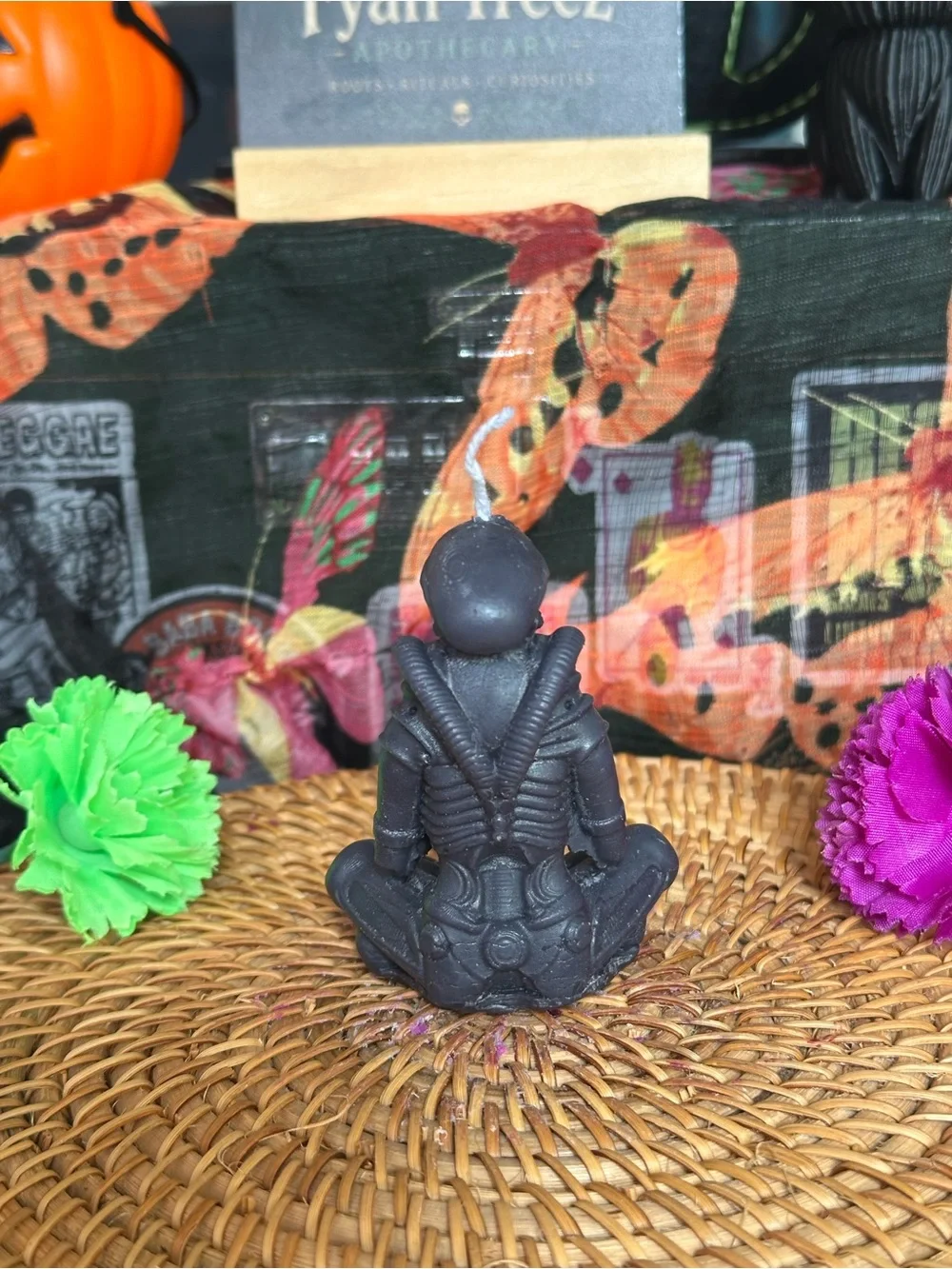 Alien Meditation Candle